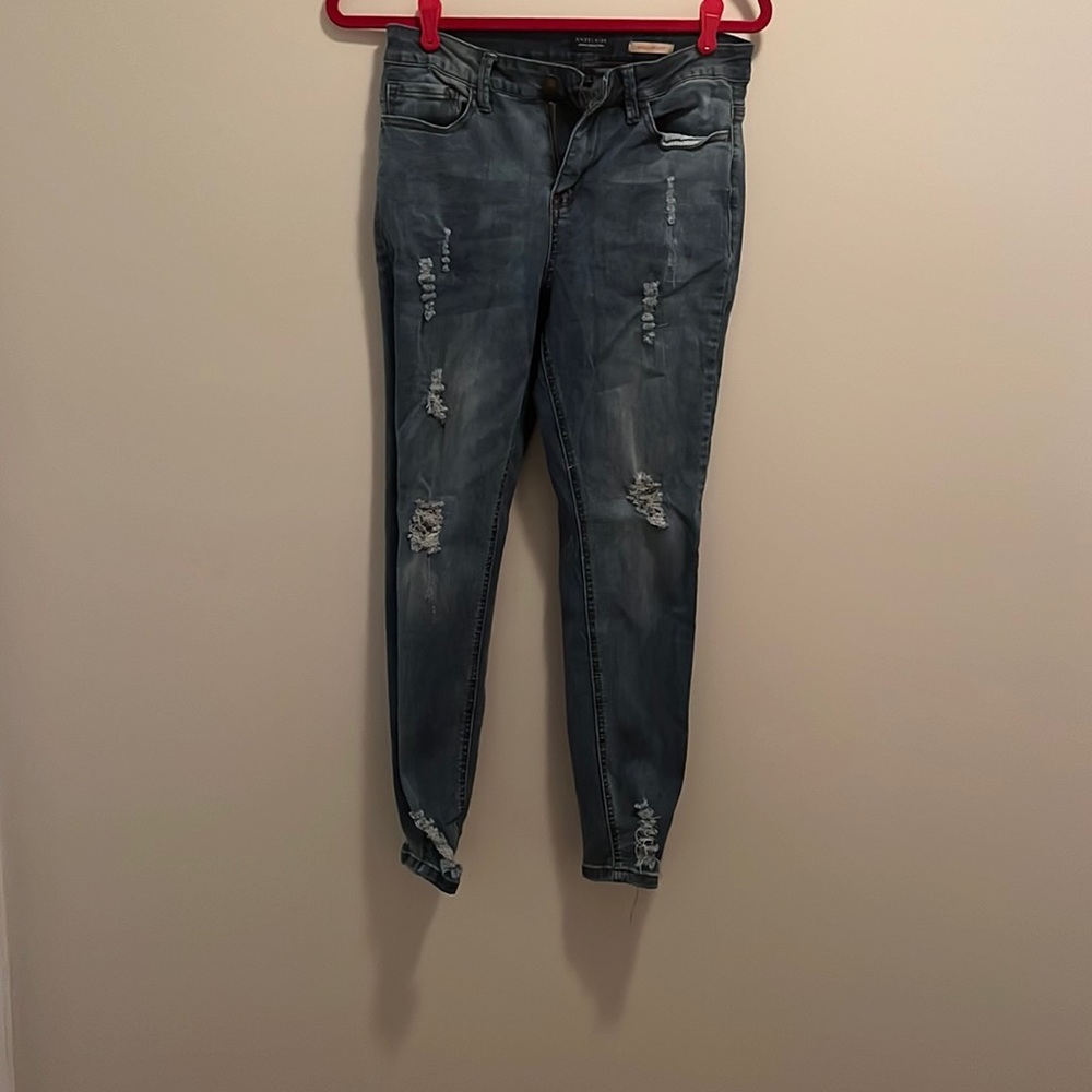 Distressed skinny jeans